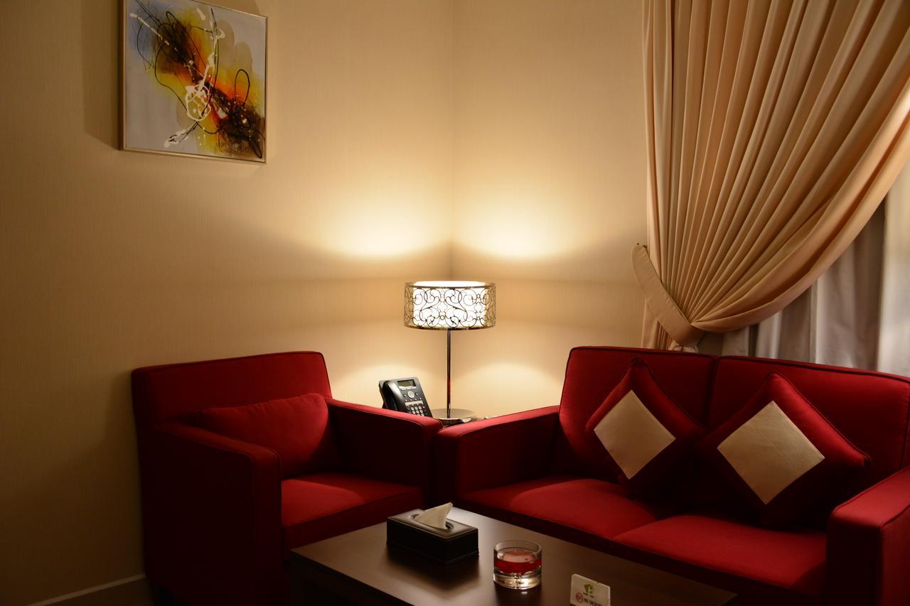Home Inn Hotel Suites Ал Хубар Екстериор снимка