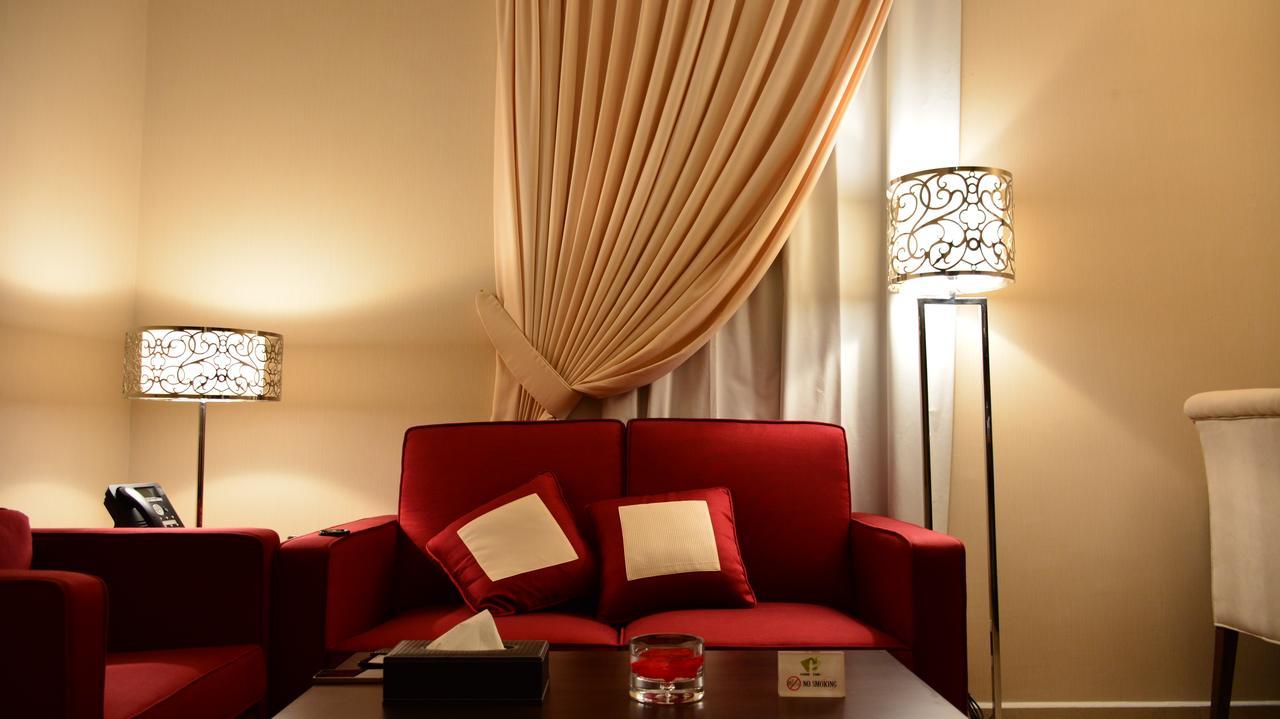 Home Inn Hotel Suites Ал Хубар Екстериор снимка