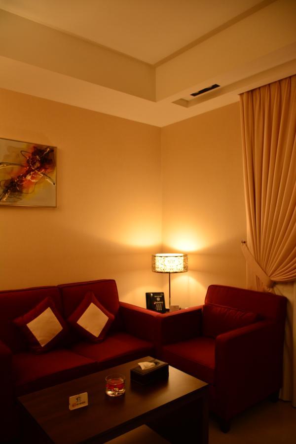 Home Inn Hotel Suites Ал Хубар Екстериор снимка