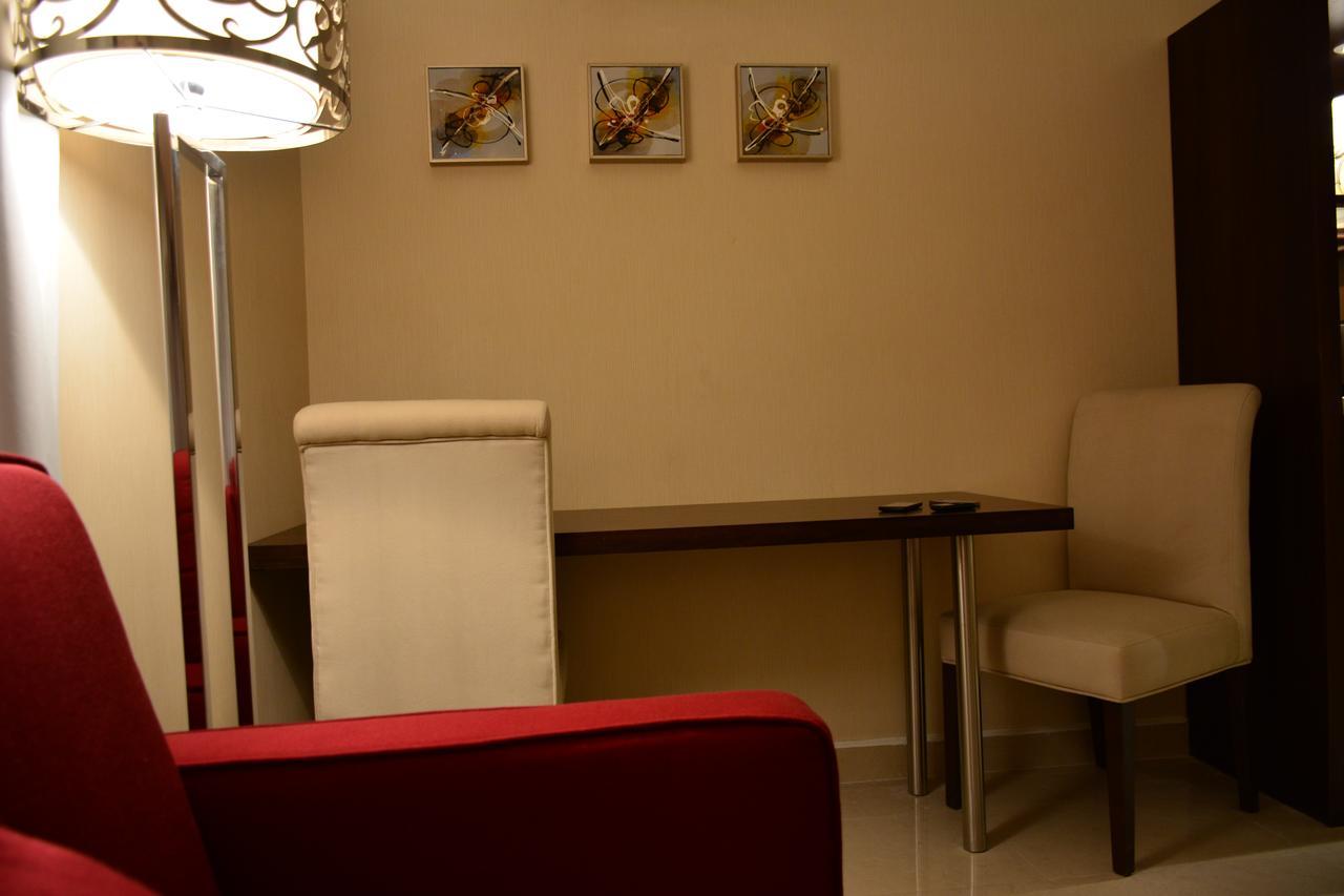 Home Inn Hotel Suites Ал Хубар Екстериор снимка