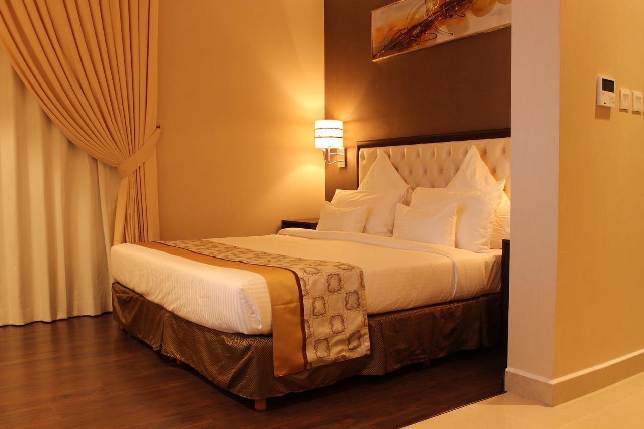 Home Inn Hotel Suites Ал Хубар Екстериор снимка